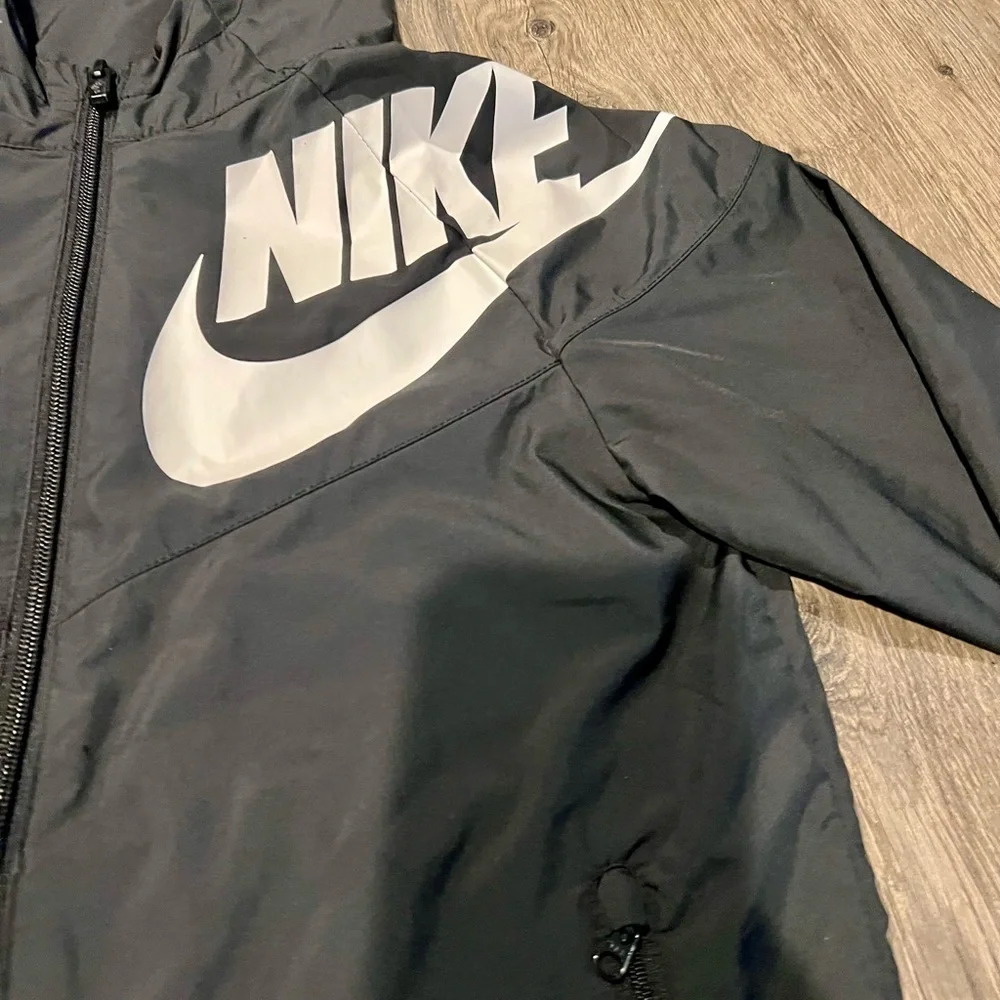 Nike Youth Black Packable Windbreaker Rain Jacket Medium NWOT new never worn - Picture 5 of 7